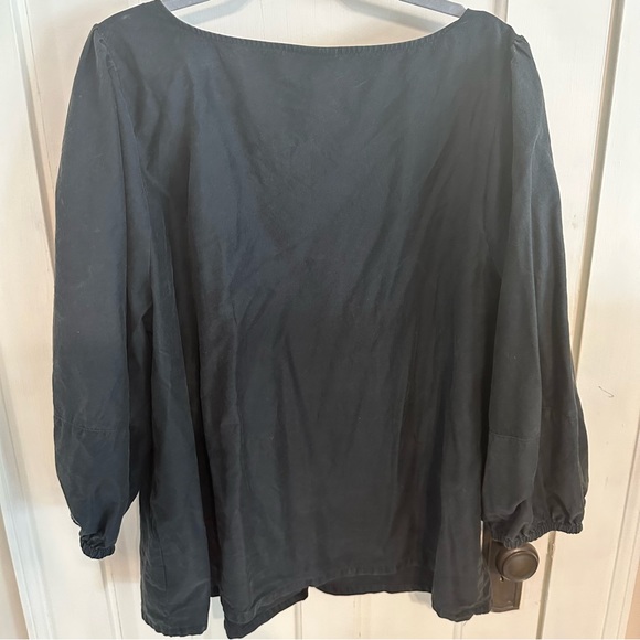 Ava & Viv | Black Structured Top - Picture 4 of 4